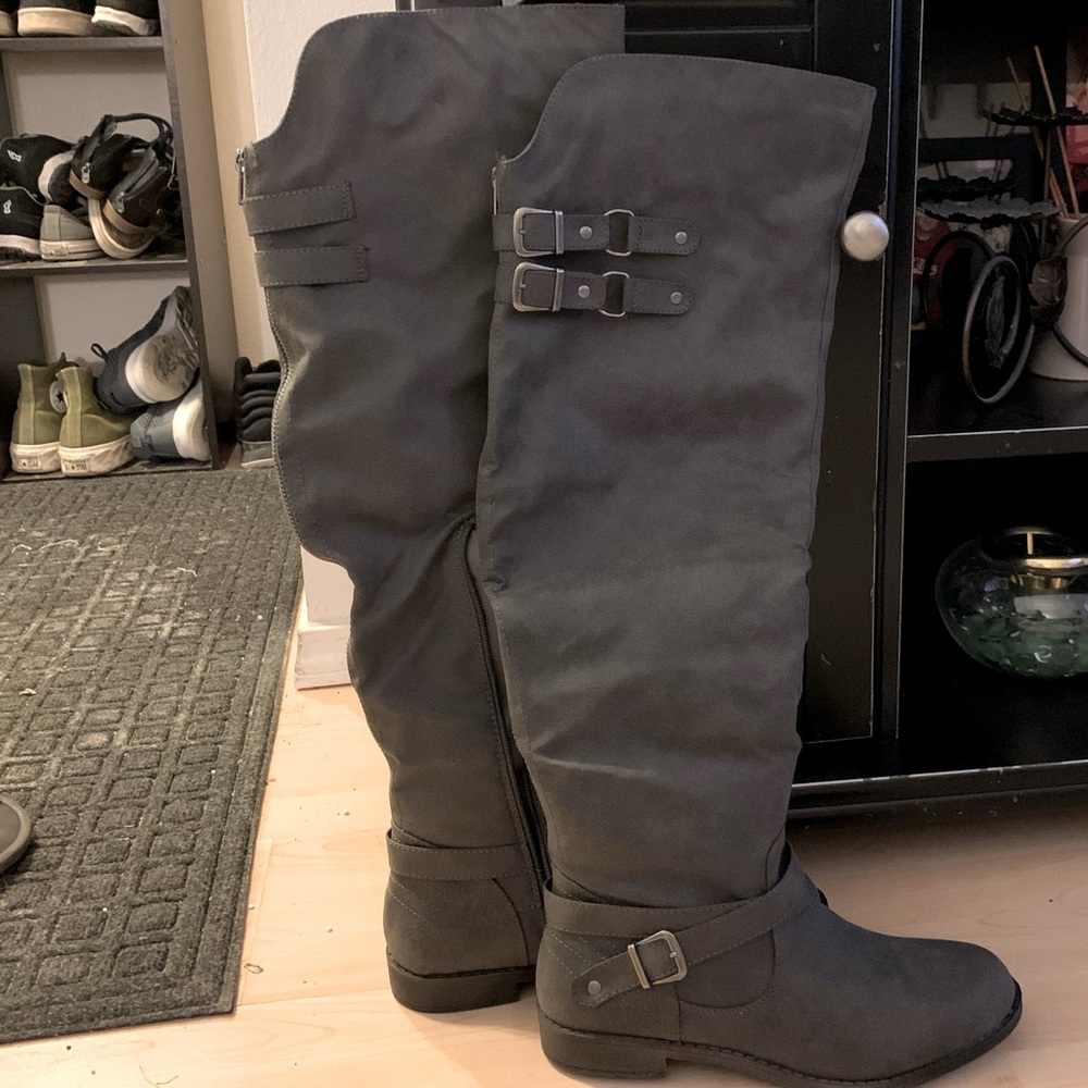 Knee High Flat Heeled Boots